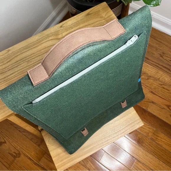 Mad Rabbit Kicking Tiger (M.T.K.R.) green felt backpack - Picture 3 of 8